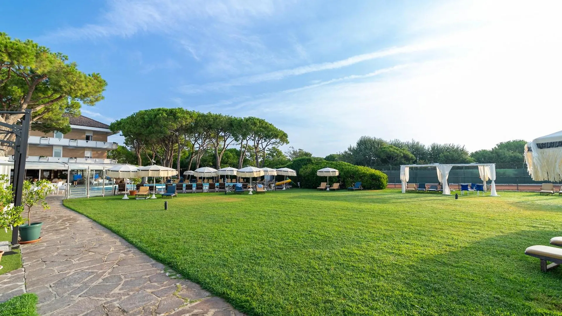 Hotel Negresco Lido di Jesolo 4*,  Italien